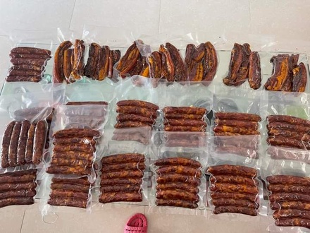 Lạp sườn Toàn Giang