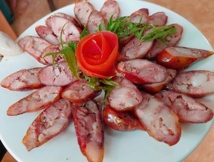 Lạp sườn hun khói mía