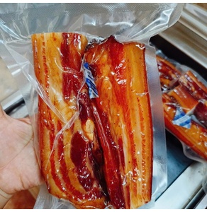 Thịt bà chỉ hun khói mía