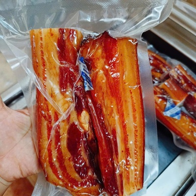 Thịt bà chỉ hun khói mía