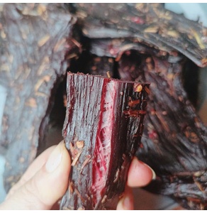 Thịt trâu hun khói mía