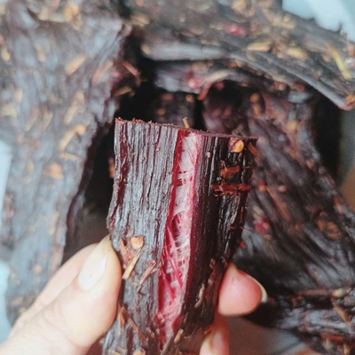 Thịt trâu hun khói mía