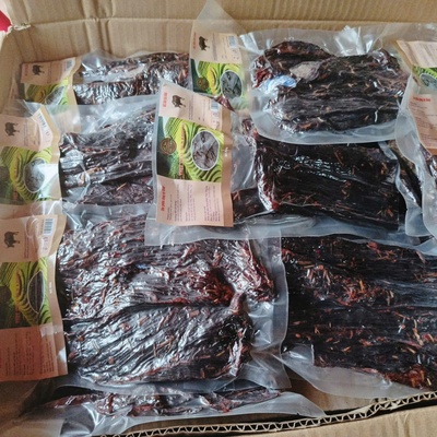 Thịt trâu hun khói mía