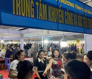 GIAN HÀNG THƯƠNG MẠI - NGÀY HỘI CUA CÀ MAU